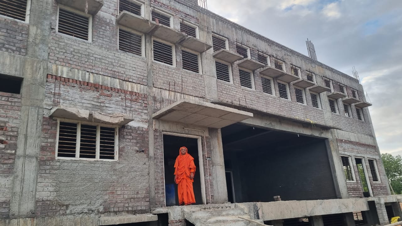 Kripamayi Sharadashrama building construction
